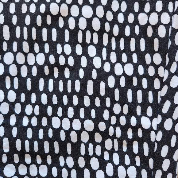 Chico's Zenery legging Size 8 or Chico's 1 Color Black with White dot pattern - Picture 15 of 16